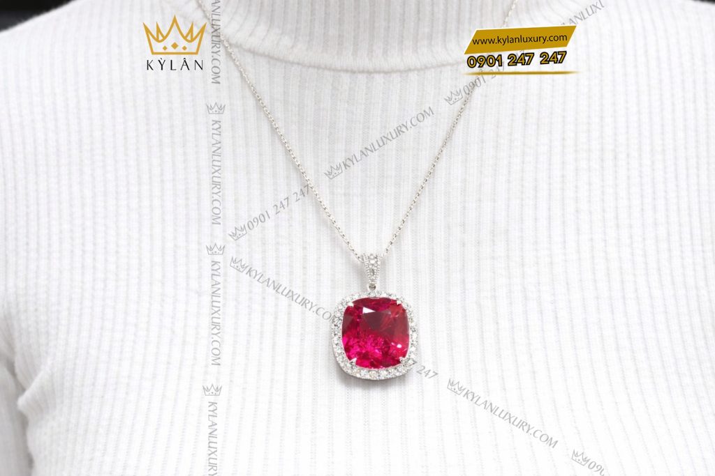 Mặt dây chuyền vàng trắng Au750 đính kim cương và sapphire đỏ