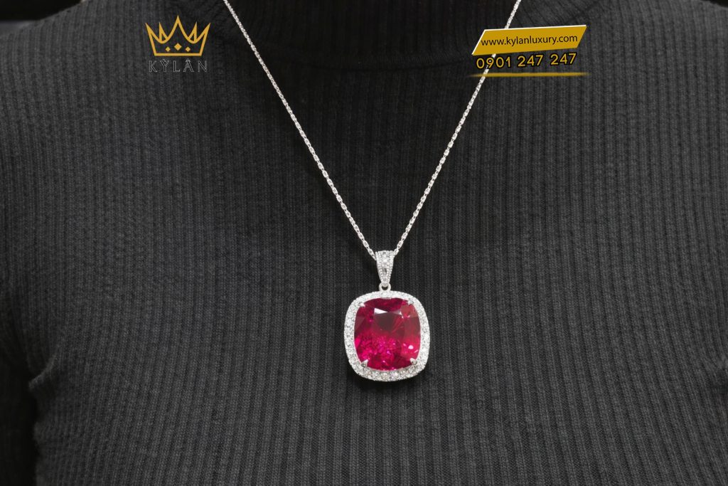 Kỳ Lân Luxury Mat day chuyen vang trang Au750 dinh kim cuong va sapphire do 9 Mặt dây chuyền vàng trắng Au750 đính kim cương và sapphire đỏ