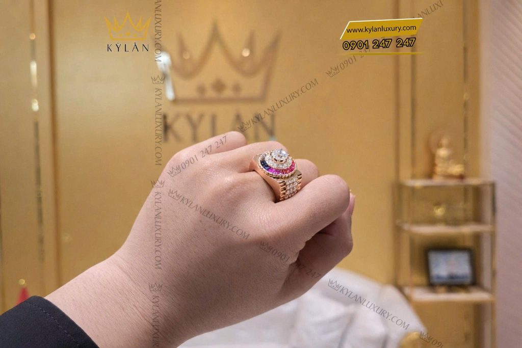 Kỳ Lân Luxury Nhan Rolex vang hong Au750 dinh kim cuong va da quy Rainbow 9 1 Nhẫn Rolex vàng hồng Au750 đính kim cương và đá quý Rainbow