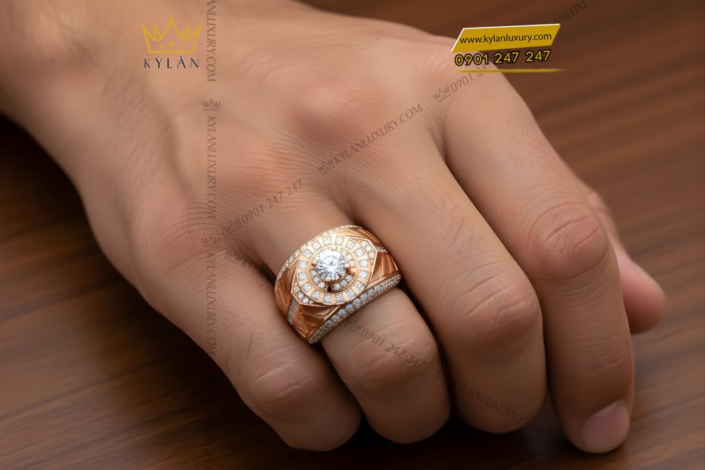 Nhẫn nam vàng hồng Au750 đính kim cương 13 Kỳ Lân Luxury Nhan nam vang hong Au750 dinh kim cuong 7 10 Nhẫn nam vàng hồng Au750 đính kim cương