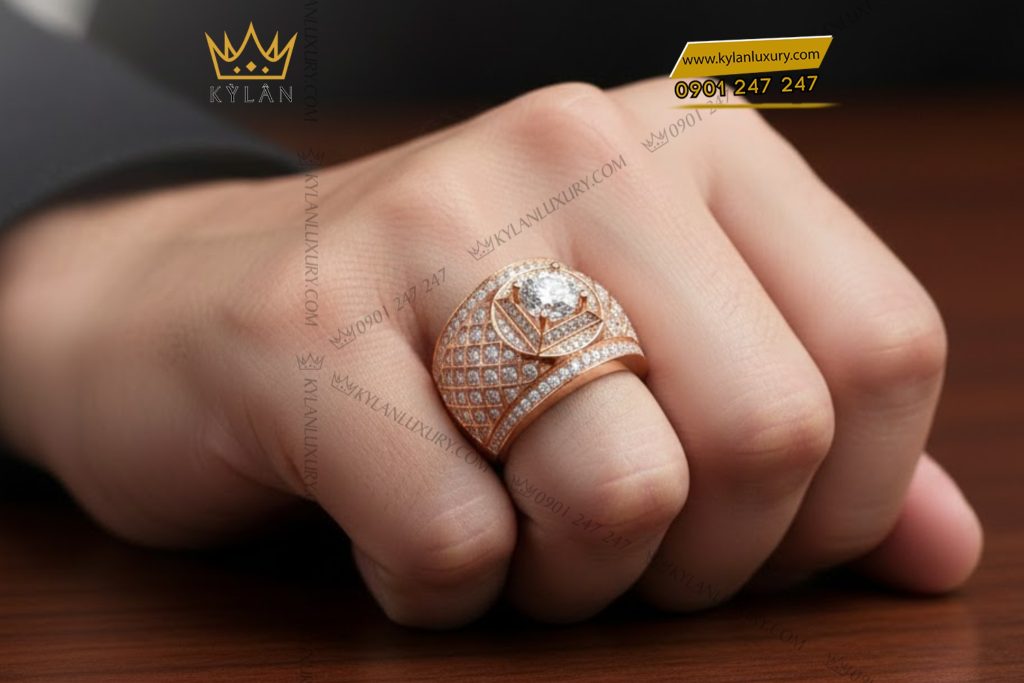 Nhẫn nam vàng hồng Au750 đính kim cương 12 Kỳ Lân Luxury Nhan nam vang hong Au750 dinh kim cuong 7 3 Nhẫn nam vàng hồng Au750 đính kim cương