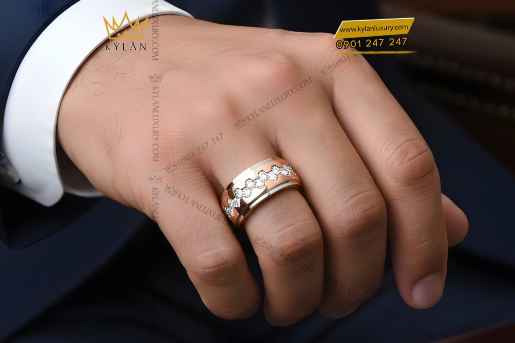 Nhẫn nam vàng hồng Au750 đính kim cương 13 Kỳ Lân Luxury Nhan nam vang hong Au750 dinh kim cuong 8 9 Nhẫn nam vàng hồng Au750 đính kim cương