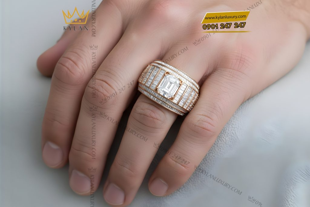 Nhẫn nam vàng hồng Au750 đính kim cương baguette 16 Kỳ Lân Luxury Nhan nam vang hong Au750 dinh kim cuong baguette 8 Nhẫn nam vàng hồng Au750 đính kim cương baguette