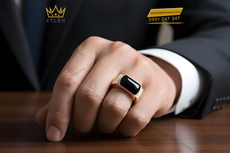 Nhẫn nam vàng hồng Au750 đính kim cương và đá quý đen