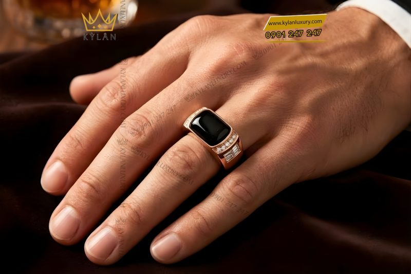 Nhẫn nam vàng hồng Au750 đính kim cương và đá quý đen