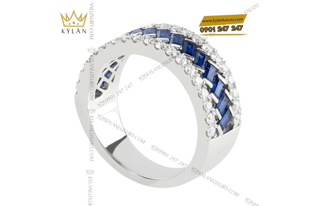 Nhẫn nam vàng trắng Au750 đính kim cương và đá quý 10 Kỳ Lân Luxury Nhan nam vang trang Au750 dinh kim cuong va da quy 6 Nhẫn nam vàng trắng Au750 đính kim cương và đá quý