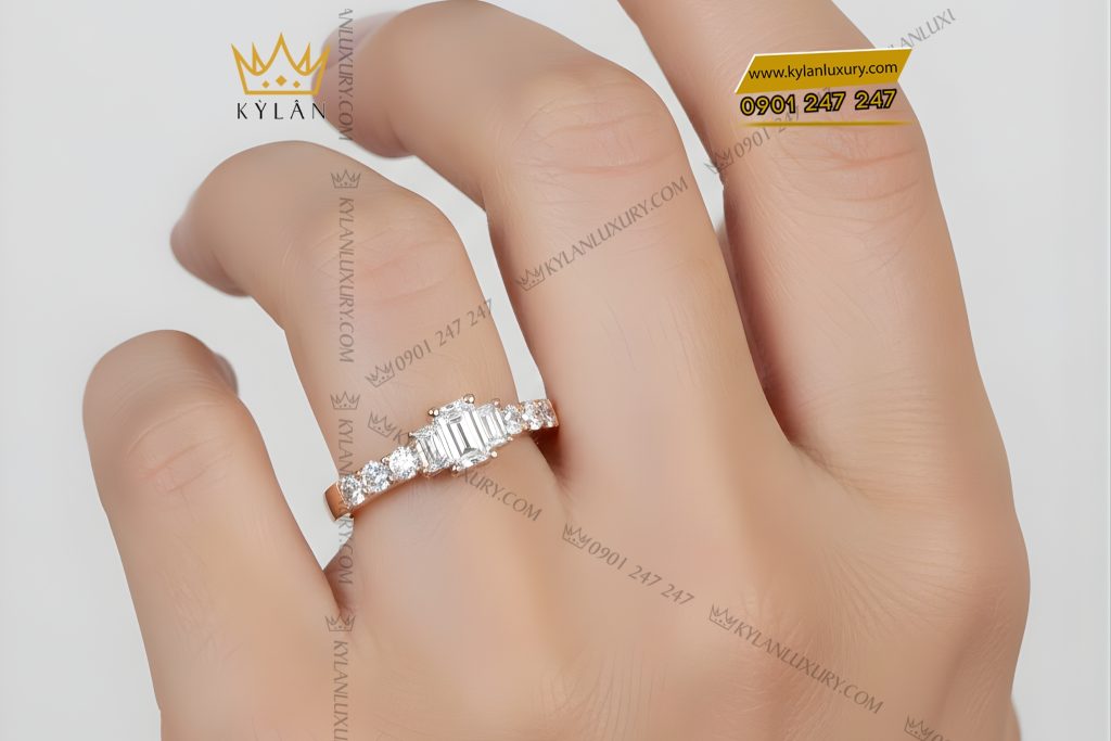 Nhẫn nữ vàng hồng Au750 đính kim cương baguette 4 Nhẫn nữ vàng hồng Au750 đính kim cương baguette