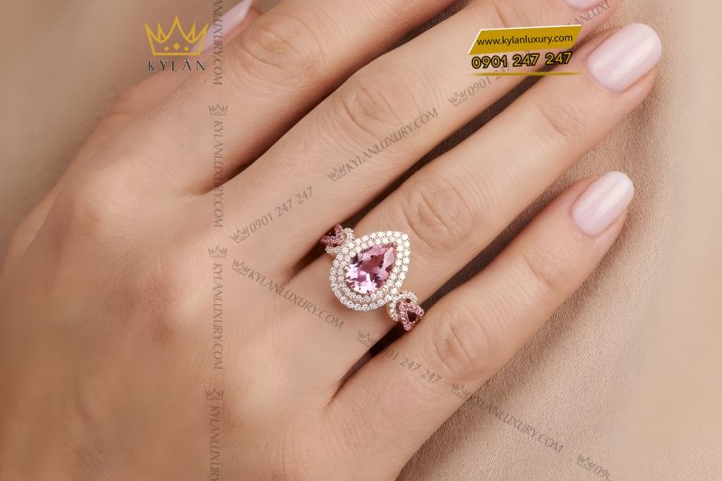 Nhẫn nữ vàng hồng Au750 đính kim cương và đá quý hồng