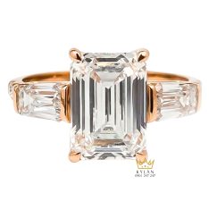 Nhẫn nữ vàng hồng Au750 đính viên chủ kim cương baguette Nhẫn nữ vàng hồng Au750 đính viên chủ kim cương baguette