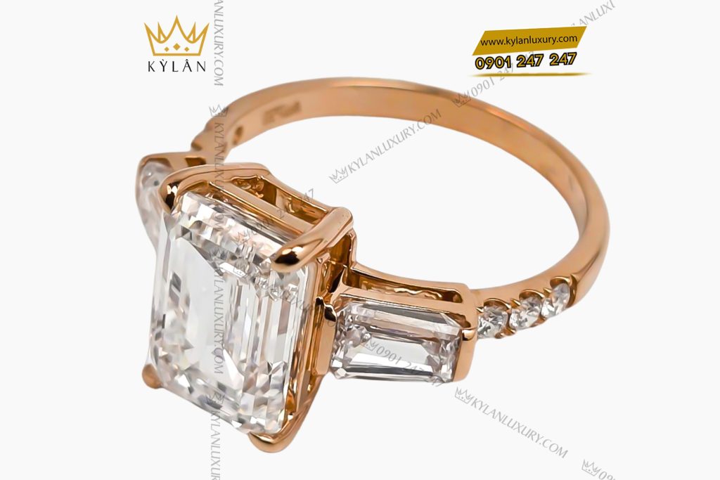 Nhẫn nữ vàng hồng Au750 đính viên chủ kim cương baguette