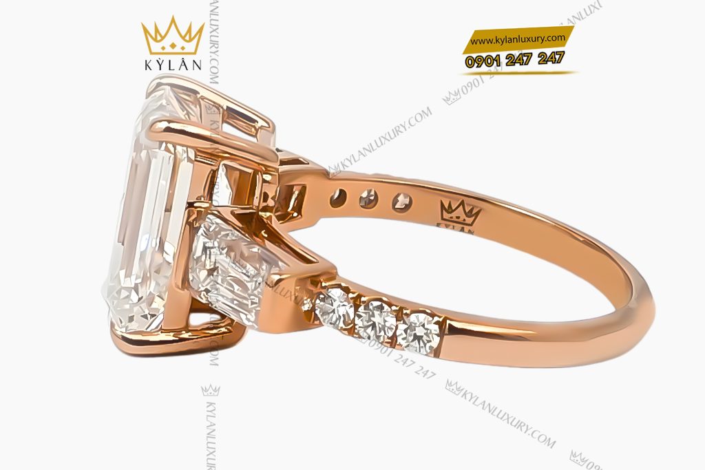 Kỳ Lân Luxury Nhan nu vang hong Au750 dinh vien chu kim cuong baguette 5 Nhẫn nữ vàng hồng Au750 đính viên chủ kim cương baguette
