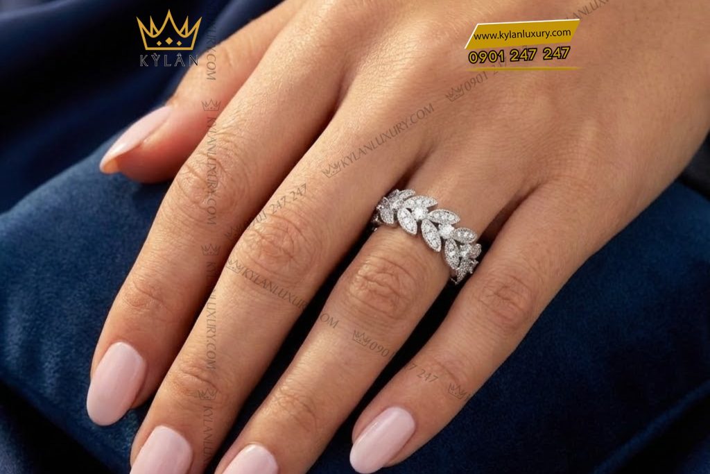 Kỳ Lân Luxury Nhan nu vang trang Au750 dinh kim cuong 8 3 Nhẫn nữ vàng trắng Au750 đính kim cương