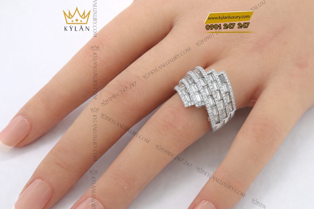 Kỳ Lân Luxury Nhan nu vang trang Au750 dinh kim cuong baguette 10 Nhẫn nữ vàng trắng Au750 đính kim cương baguette
