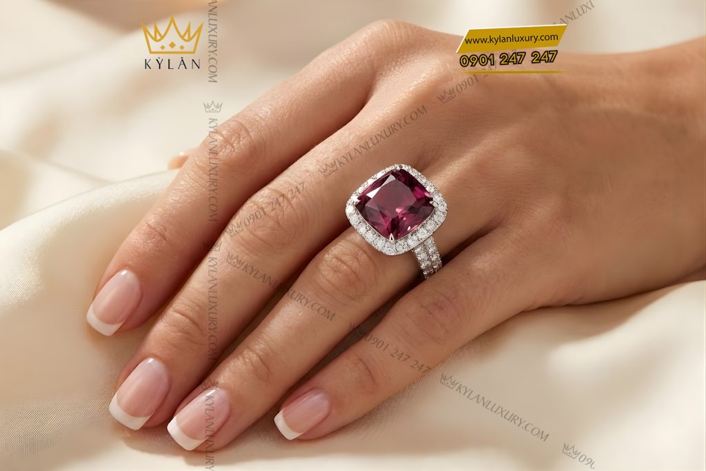 Nhẫn nữ vàng trắng Au750 đính kim cương và đá quý hồng 7 Nhẫn nữ vàng trắng Au750 đính kim cương và đá quý hồng