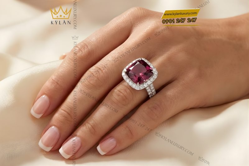 Nhẫn nữ vàng trắng Au750 đính kim cương và đá quý hồng