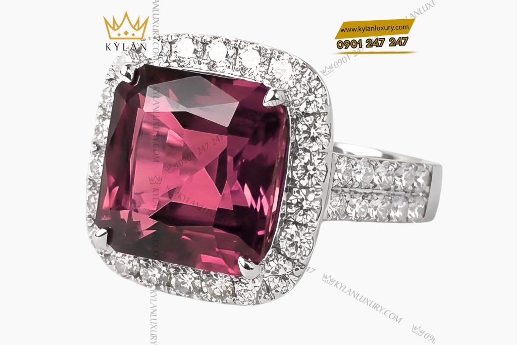 Nhẫn nữ vàng trắng Au750 đính kim cương và đá quý hồng 14 Kỳ Lân Luxury Nhan nu vang trang Au750 dinh kim cuong va da quy hong 3 Nhẫn nữ vàng trắng Au750 đính kim cương và đá quý hồng