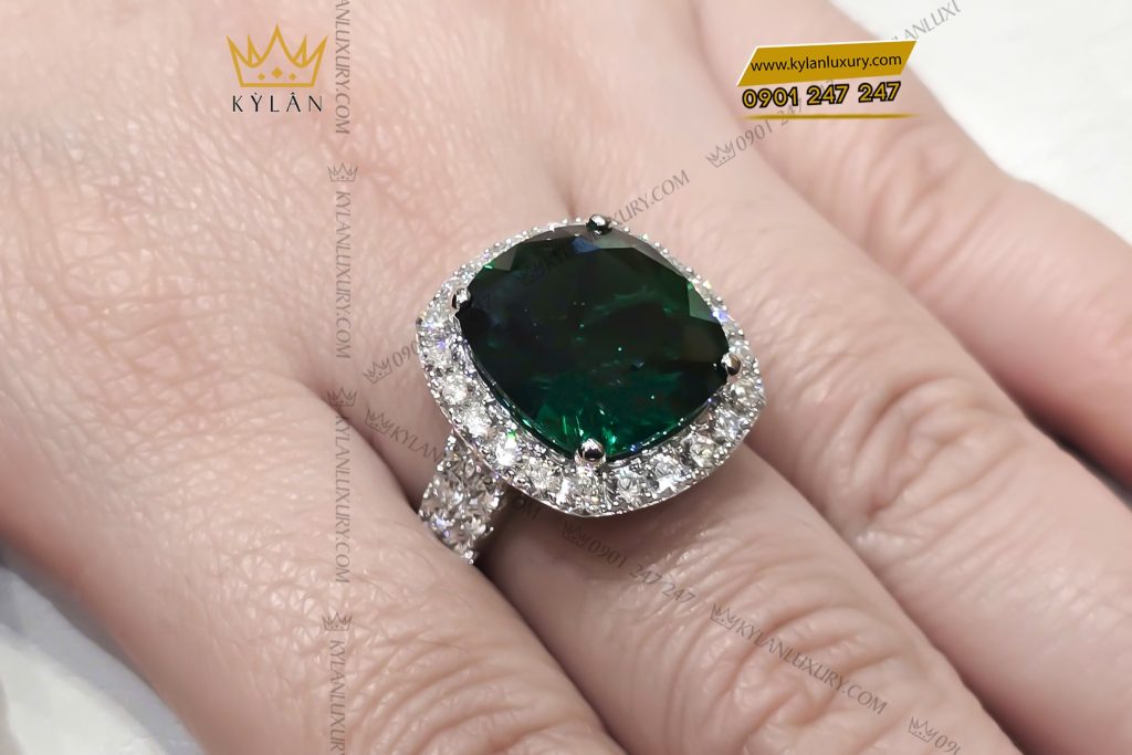 Nhẫn nữ vàng trắng Au750 đính kim cương và đá ngọc lục bảo