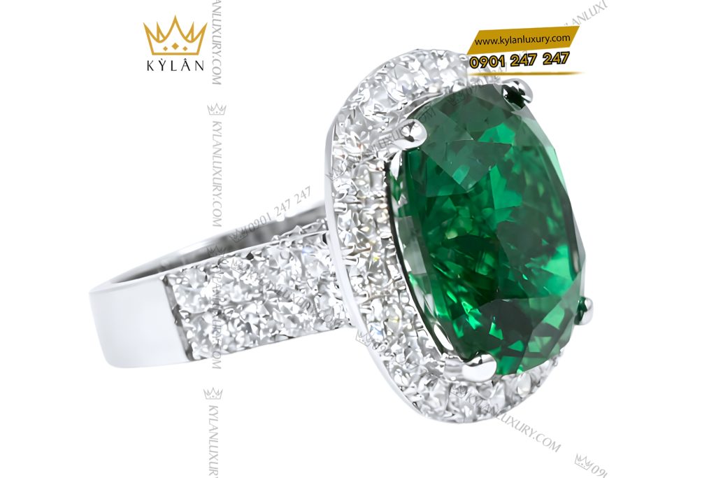 Kỳ Lân Luxury Nhan nu vang trang Au750 dinh kim cuong va da sapphire do 3 1 Nhẫn nữ vàng trắng Au750 đính kim cương và đá ngọc lục bảo