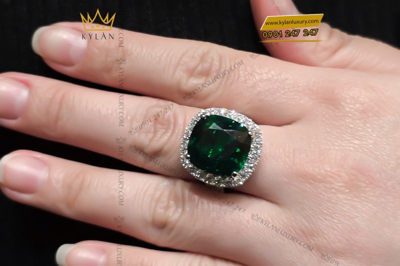 Nhẫn nữ vàng trắng Au750 đính kim cương và đá ngọc lục bảo