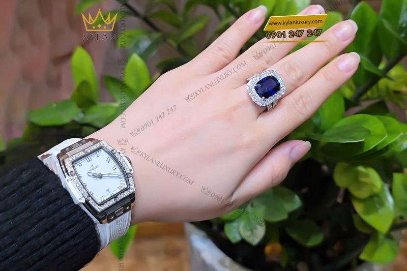 Nhẫn nữ vàng trắng Au750 đính kim cương và đá sapphire xanh