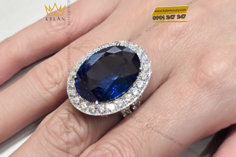 Nhẫn nữ vàng trắng Au750 đính kim cương và đá sapphire xanh