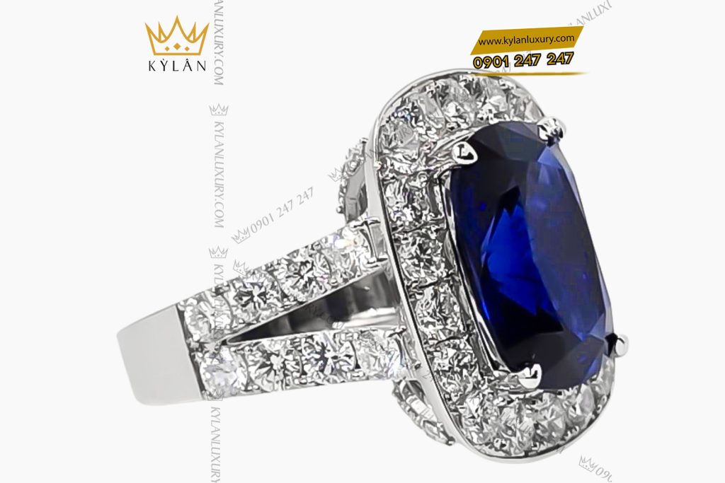 Kỳ Lân Luxury Nhan nu vang trang Au750 dinh kim cuong va da sapphire xanh 5 1 Nhẫn nữ vàng trắng Au750 đính kim cương và đá sapphire xanh