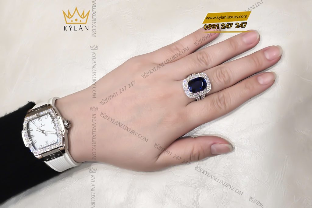 Nhẫn nữ vàng trắng Au750 đính kim cương và đá sapphire xanh