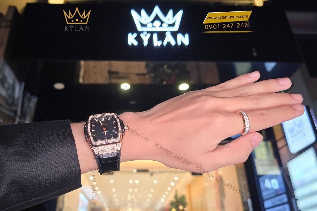 Kỳ Lân Luxury hublot spirit of big bang king gold pave 39mm 11 Đồng hồ Hublot Spirit of Big Bang King Gold Pavé 39mm