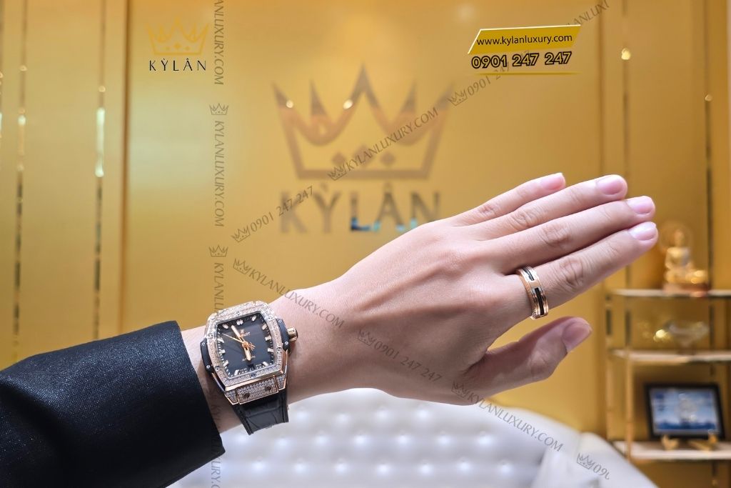 Kỳ Lân Luxury hublot spirit of big bang king gold pave 39mm 13 Đồng hồ Hublot Spirit of Big Bang King Gold Pavé 39mm