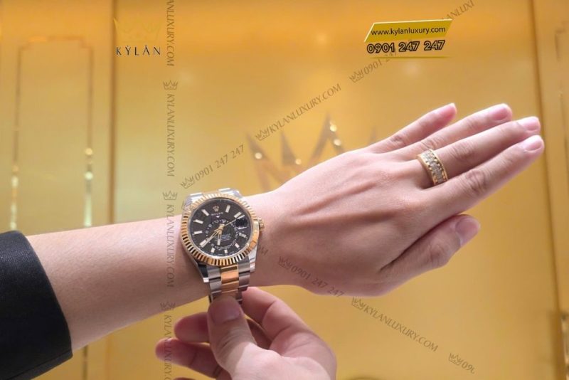 Đồng hồ Sky Dweller demi vàng vàng mặt đen 326933-0003