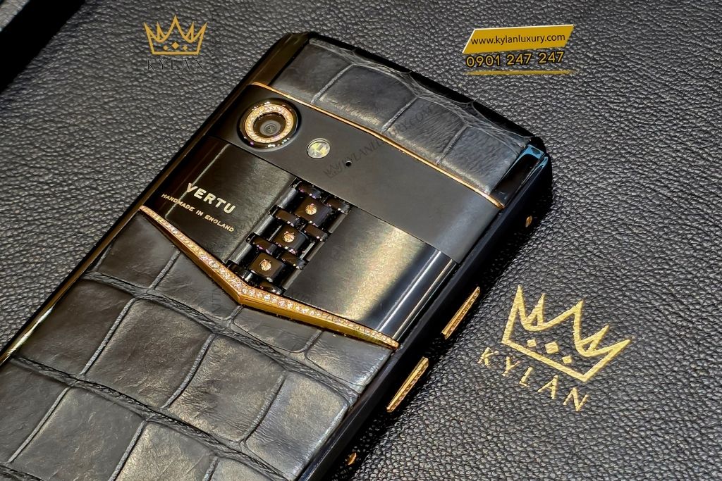Kỳ Lân Luxury vertu aster p alligator custom vang hong dinh kim cuong 17 Điện thoại Vertu Aster P Alligator custom vàng hồng đính kim cương