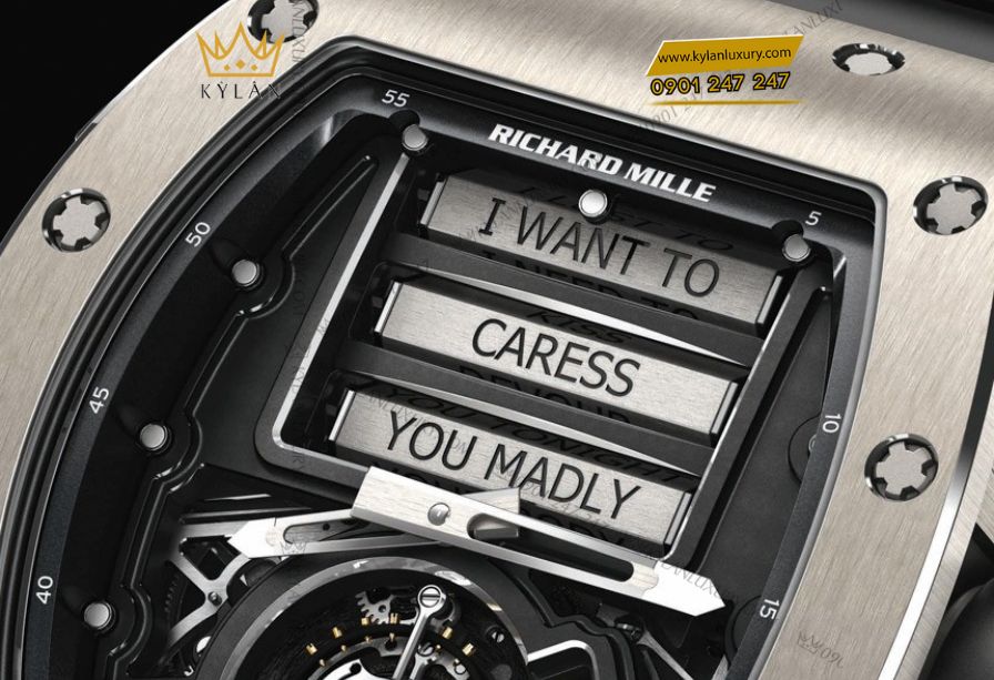 Nút bấm kích hoạt thông điệp và tính năng ẩn kim trên Richard Mille RM 69