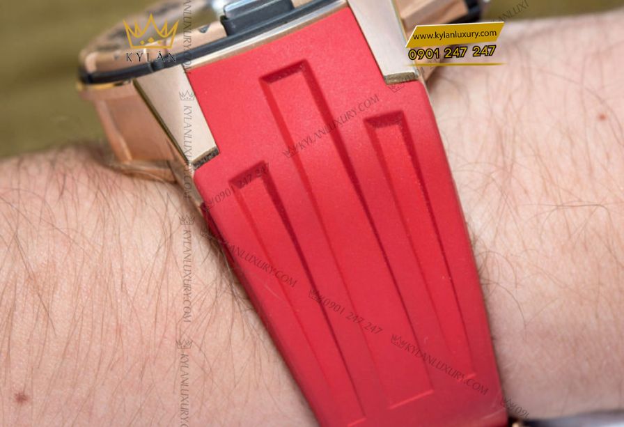 Dây cao su và khóa cài của Richard Mille RM 028 Diver Red Gold