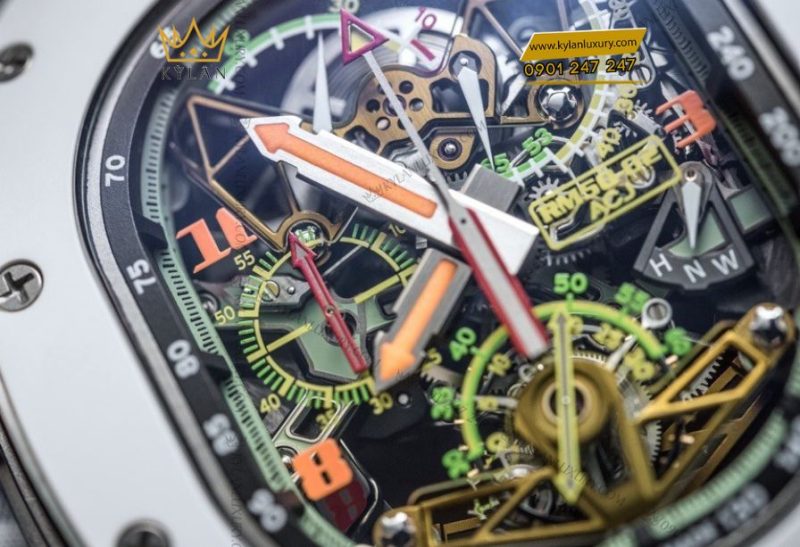 Bezel ceramic trắng và chi tiết ốc căng phong cách Airbus trên RM 50-02 ACJ