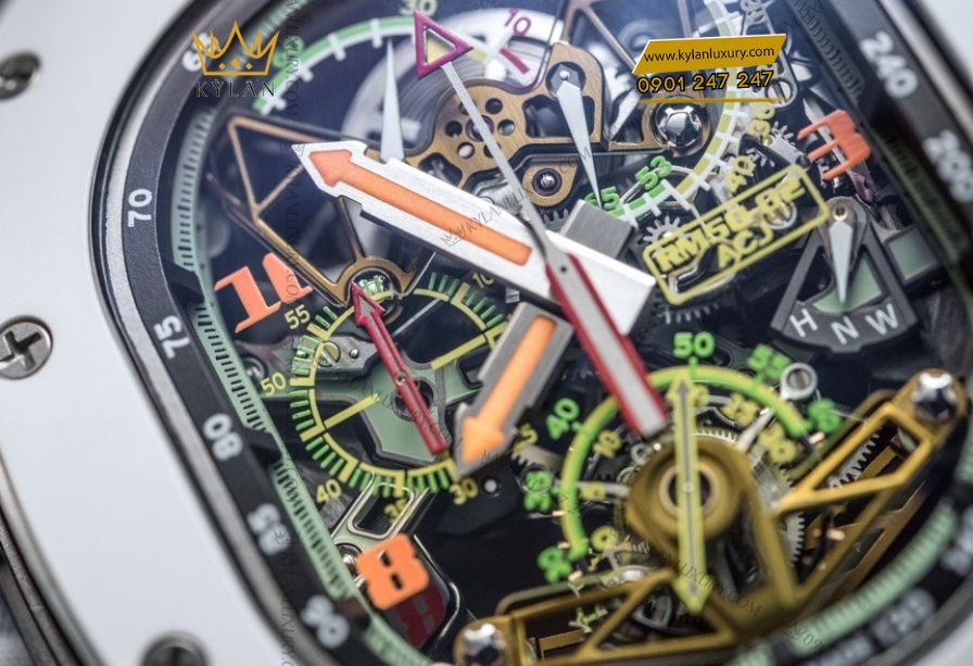 Bezel ceramic trắng và chi tiết ốc căng phong cách Airbus trên RM 50-02 ACJ