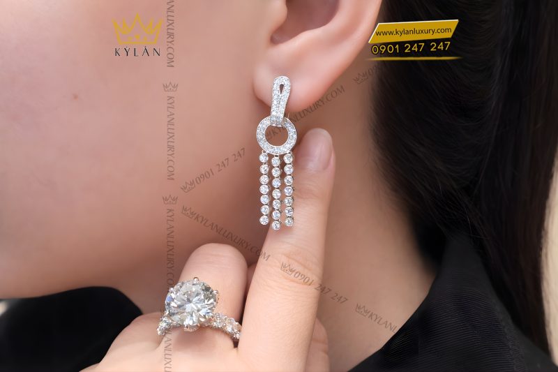 Bông tai vàng trắng Au750 đính kim cương