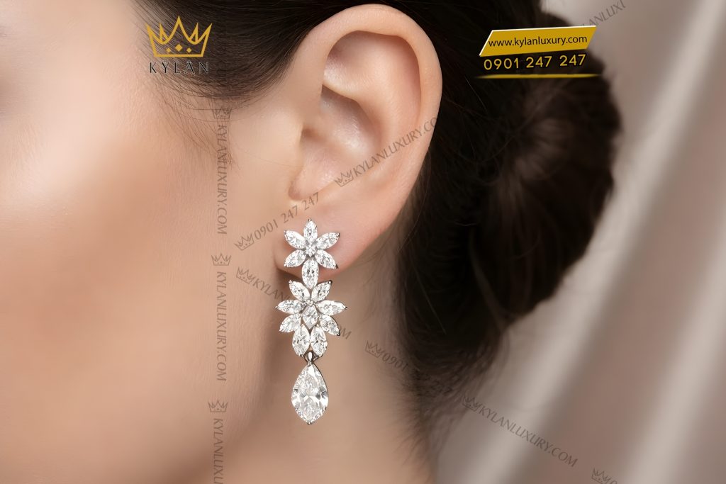 Bông tai vàng trắng Au750 đính kim cương