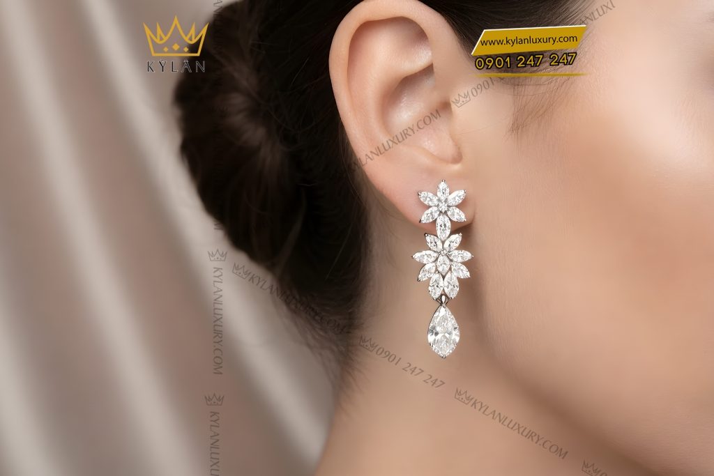 Bông tai vàng trắng Au750 đính kim cương
