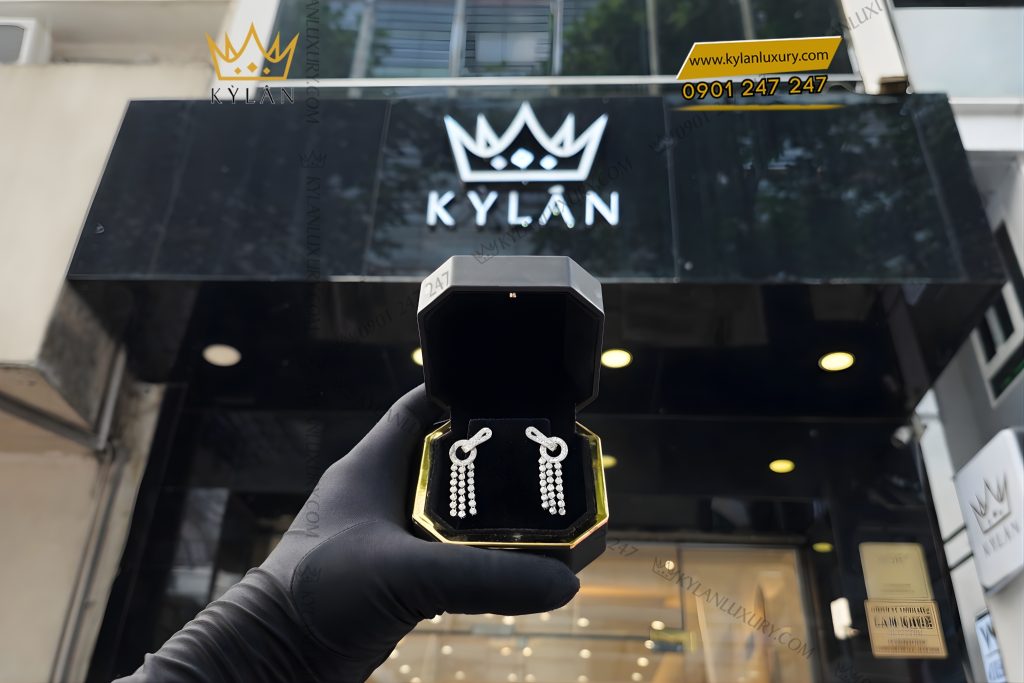Kỳ Lân Luxury Bong tai vang trang Au750 dinh kim cuong 8 3 Bông tai vàng trắng Au750 đính kim cương