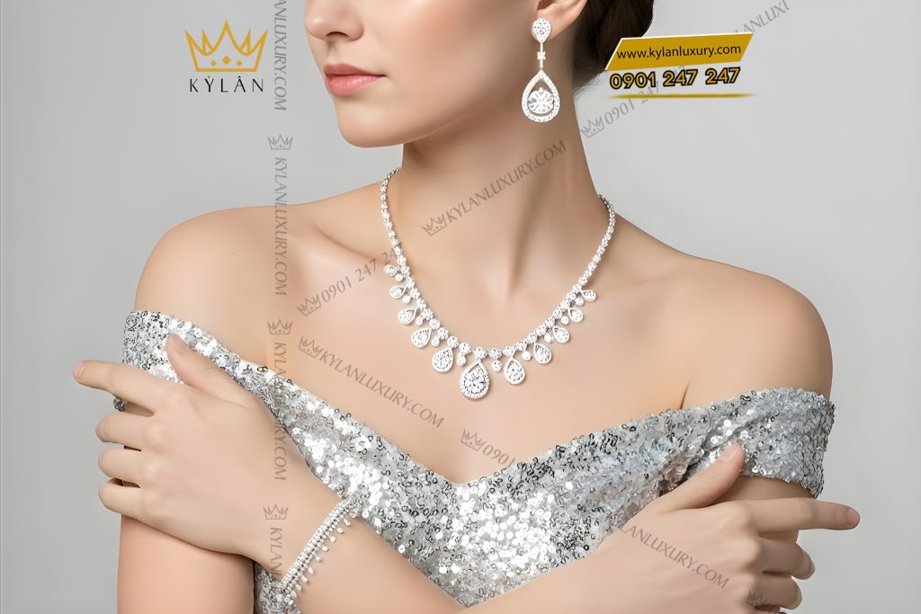 Dây chuyền vàng trắng Au750 đính kim cương