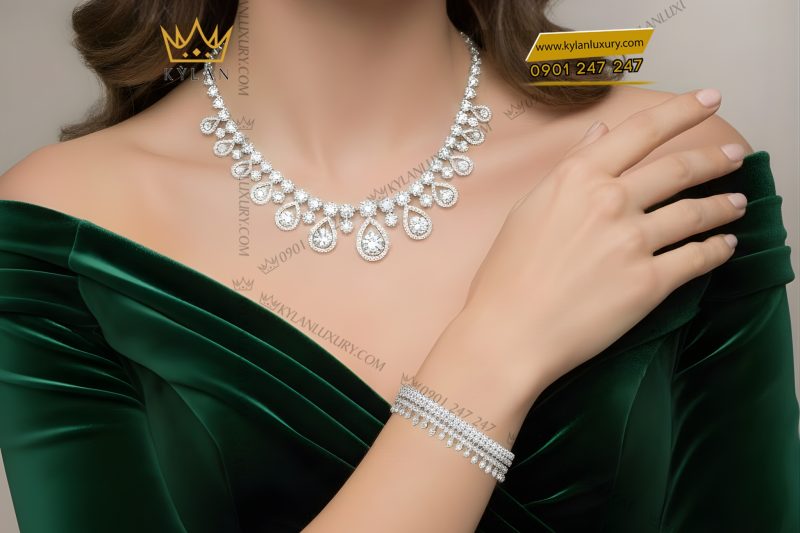 Dây chuyền vàng trắng Au750 đính kim cương