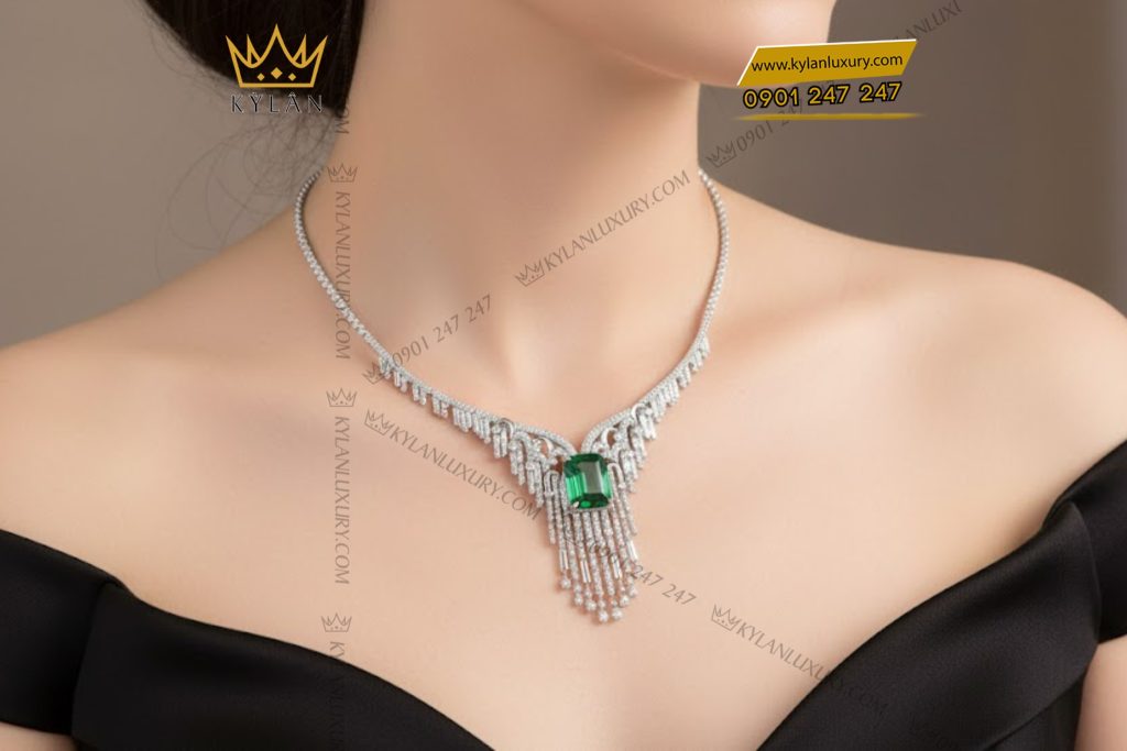 Dây chuyền vàng trắng Au750 đính kim cương và đá ngọc lục bảo