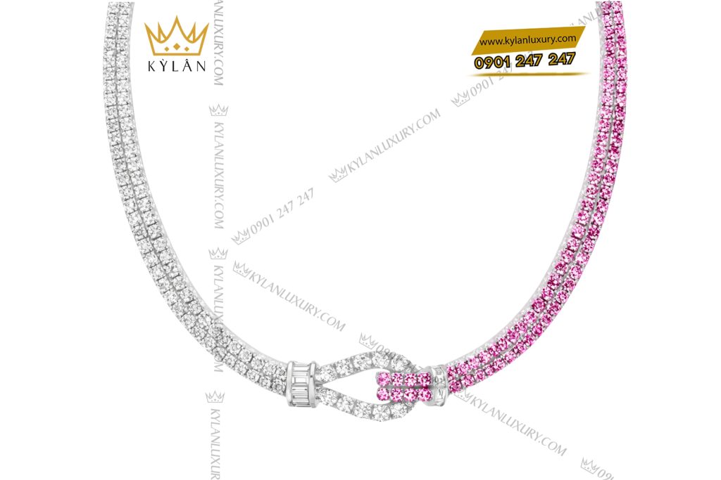 Dây chuyền vàng trắng Au750 đính kim cương và đá quý hồng 8 Kỳ Lân Luxury Day chuyen vang trang Au750 dinh kim cuong va da quy hong 3 1 Dây chuyền vàng trắng Au750 đính kim cương và đá quý hồng