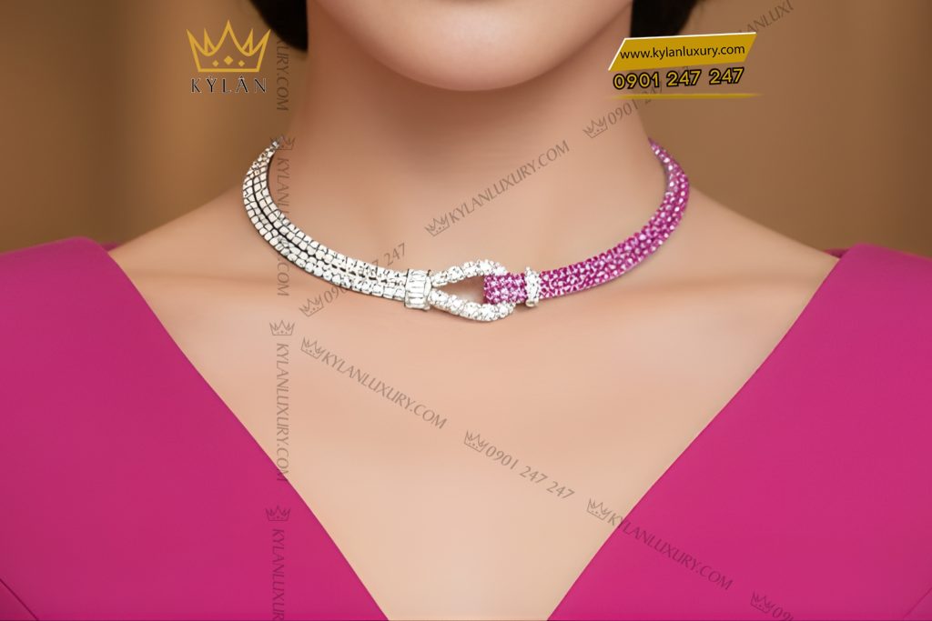 Dây chuyền vàng trắng Au750 đính kim cương và đá quý hồng 4 Dây chuyền vàng trắng Au750 đính kim cương và đá quý hồng