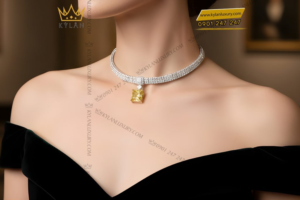 Dây chuyền vàng trắng Au750 đính kim cương và đá quý vàng