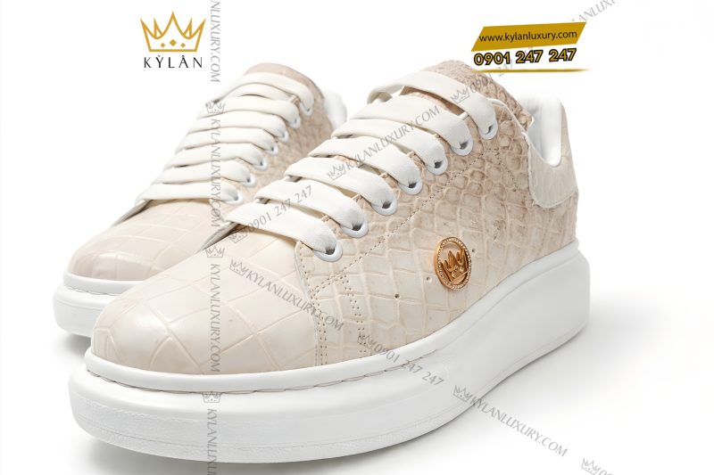 Giày bata da cá Alligator trắng đính logo vương miện vàng Au750 và kim cương