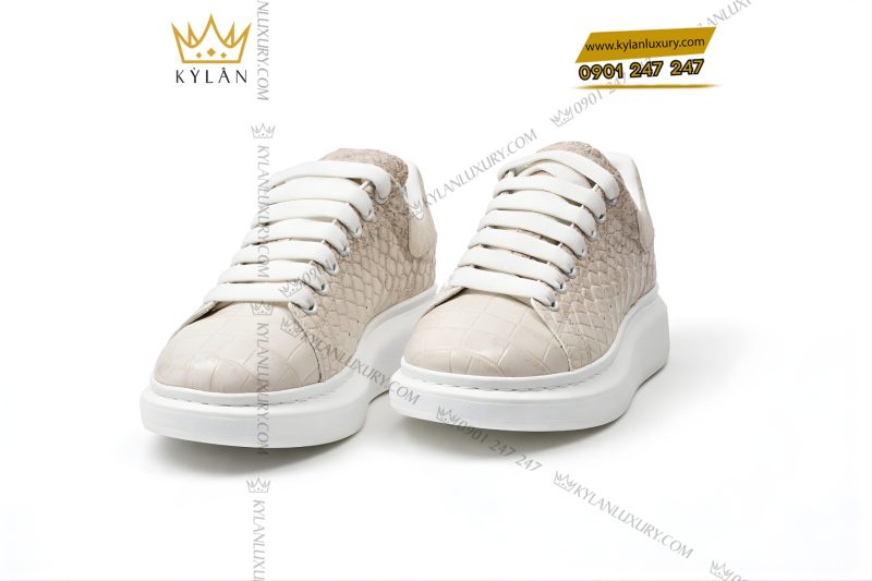 Giày bata da cá Alligator trắng đính logo vương miện vàng Au750 và kim cương
