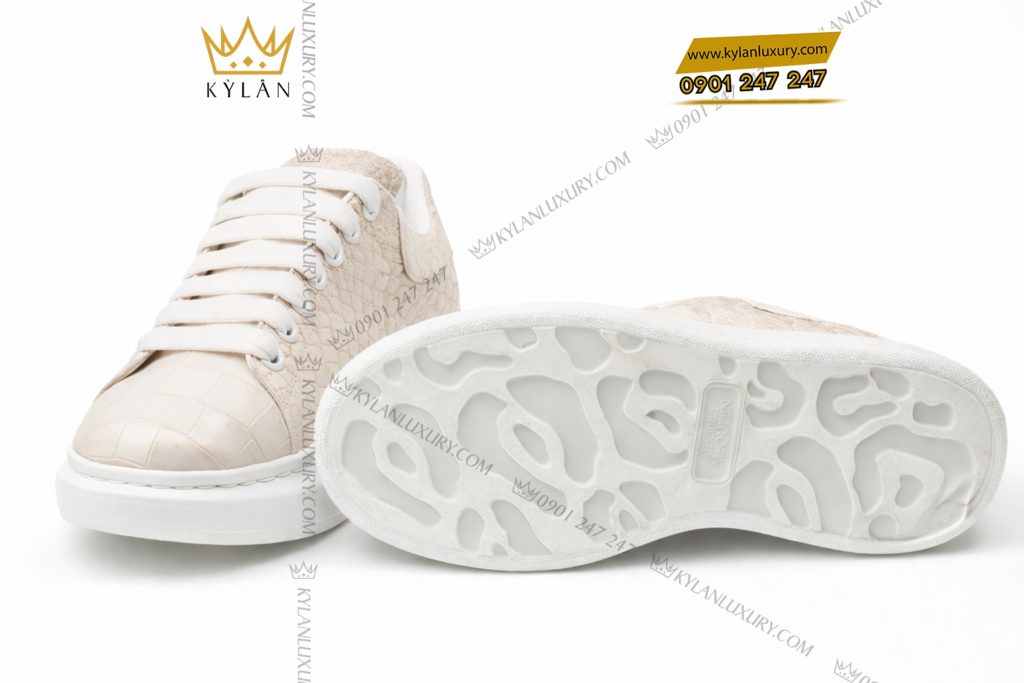 Kỳ Lân Luxury Giay bata da ca Alligator trang dinh logo vuong mien vang Au750 va kim cuong 6 Giày bata da cá Alligator trắng đính logo vương miện vàng Au750 và kim cương