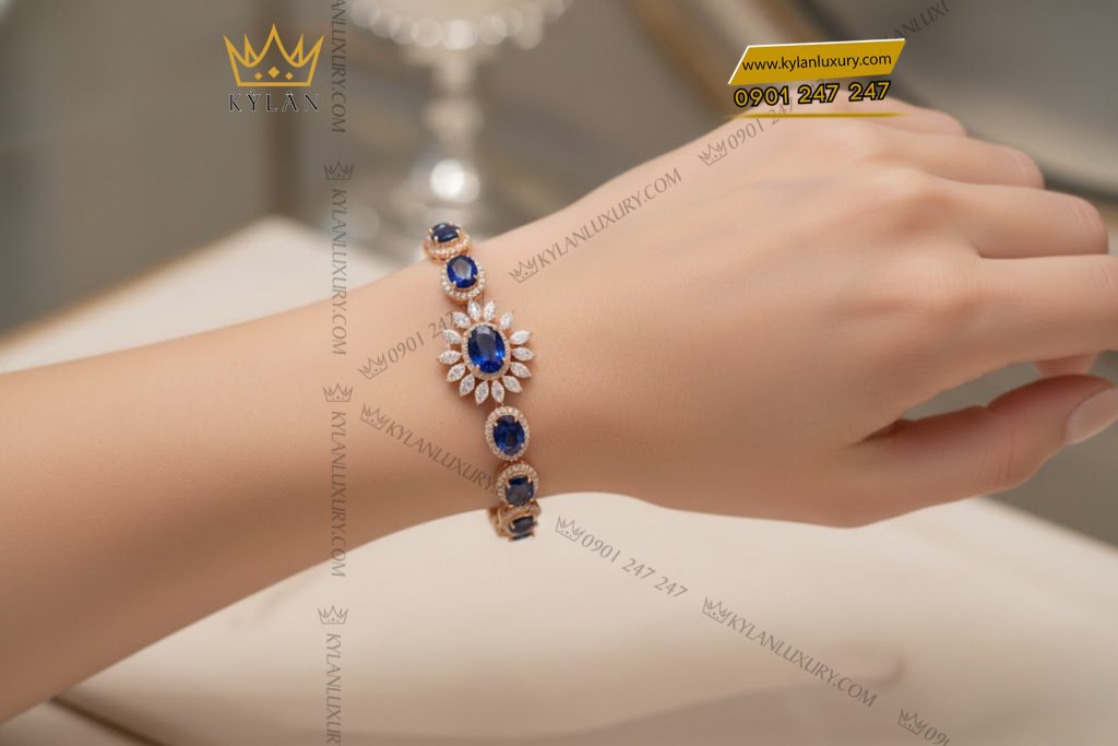 Lắc tay vàng hồng Au750 đính kim cương và đá quý xanh