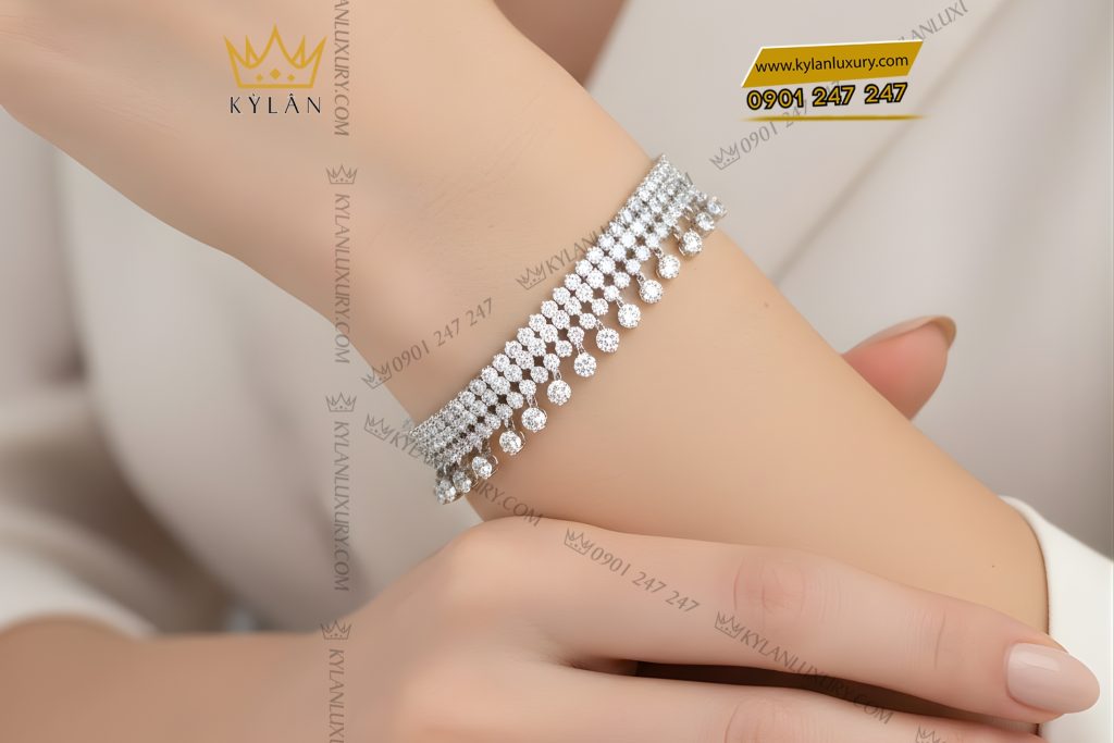 Kỳ Lân Luxury Lac tay vang trang Au750 dinh kim cuong 6 2 Lắc tay vàng trắng Au750 đính kim cương